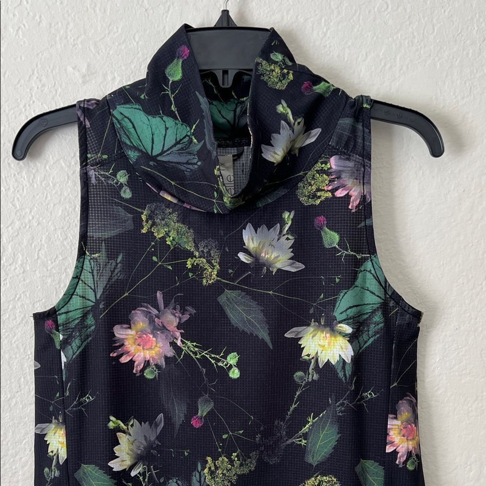 Like New! OISELLE Floral Sleeveless Women's Top Pockets in Size 4 - Picture 2 of 12